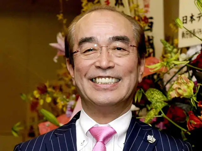 В Японии от коронавируса скончался комедиант Кэн Симура. Это первый случай среди медийных личностей страны