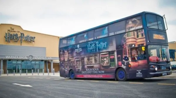 Студия Warner Bros. передала автобусы  парка «Мир Гарри Поттера» на борьбу с коронавирусом