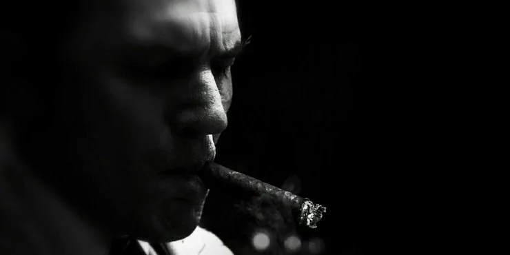 «Самый известный гангстер Америки»: Том Харди перевоплотился в Аль Капоне в первом трейлере байопика «Лицо со шрамом»