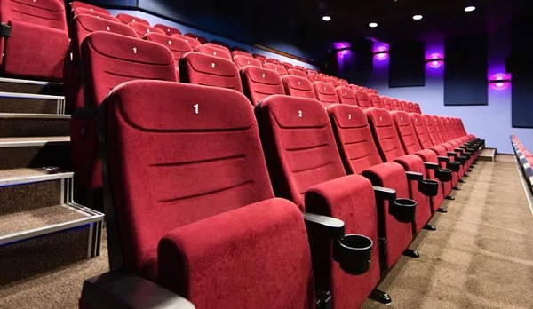 Более трети россиян намерены пойти в кинотеатры сразу, как те откроются