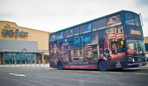 Студия Warner Bros. передала автобусы  парка «Мир Гарри Поттера» на борьбу с коронавирусом