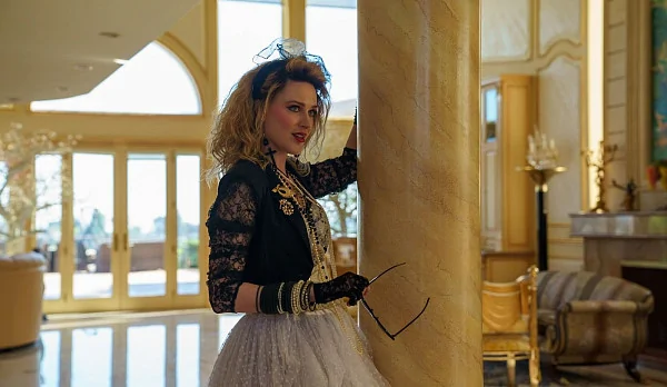Эван Рэйчел Вуд перевоплотилась в Мадонну на съёмках фильма «Странный»