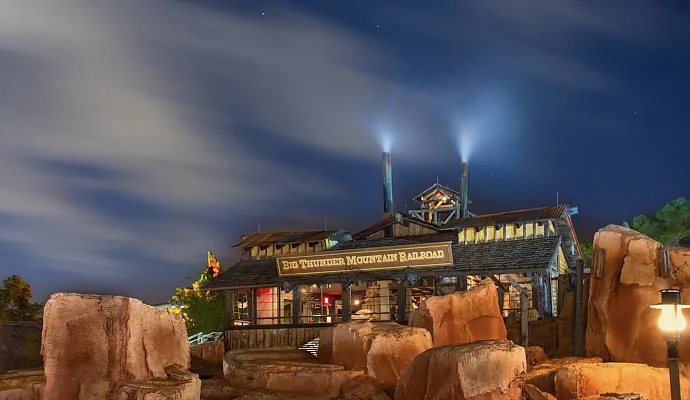 Disney снимет фильм по мотивам аттракциона Big Thunder Mountain Railroad