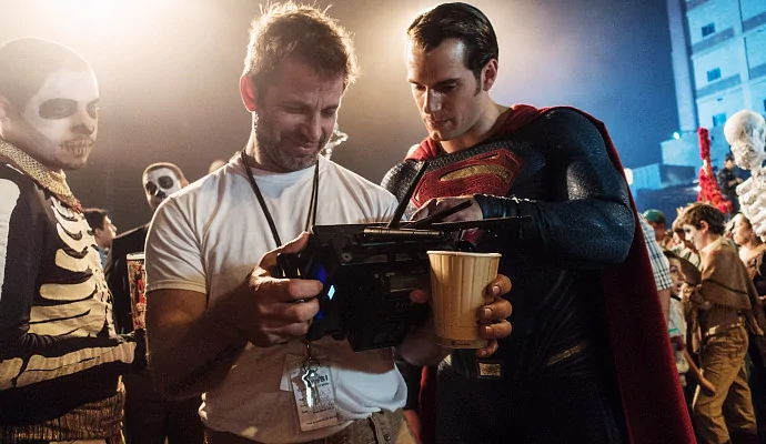 Зак Снайдер трогательно поздравил Генри Кавилла с возвращением к роли Супермена