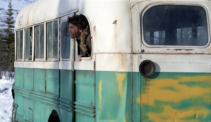 Автобус из «В диких условиях» перевезли на новое место ради общественной безопасности