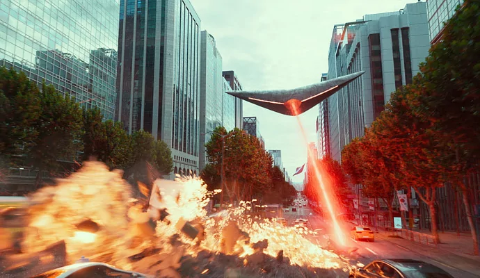 Инопланетные корабли сражаются в отрывке корейского фильма «Пришельцы»