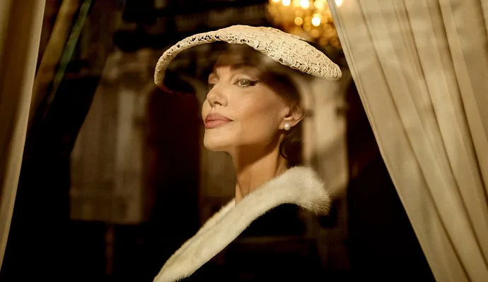 Анджелина Джоли на первых кадрах фильма «Мария» 