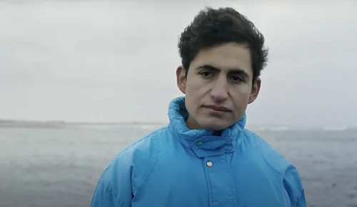 Вышел трейлер трагикомедии «Забвение» о сирийском беженце, поселившемся на шотландском острове