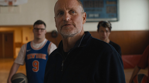 Вуди Харрельсон тренирует особенных баскетболистов в трейлере фильма «Чемпионы»