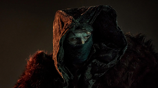 Джейкоб Элорди и Оскар Айзек на новых постерах «Франкенштейна» Гильермо дель Торо