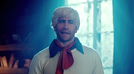 Джейк Джилленхол и Сабрина Карпентер сыграли в кровавой версии «Скуби-ду»