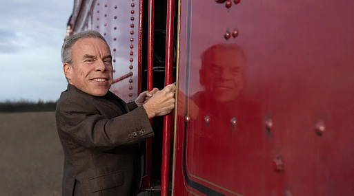 Уорвик Дэвис вновь сыграет профессора Флитвика в сериале «Гарри Поттер»