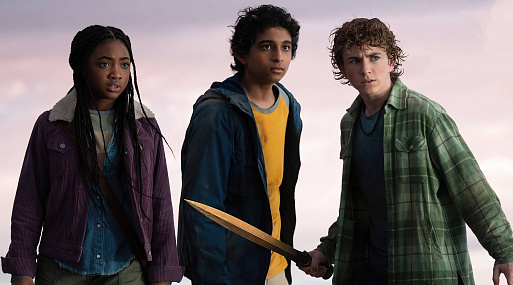 Молодые олимпийцы на свежем кадре сериала «Перси Джексон»