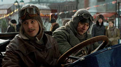 Юра Борисов и Иван Янковский на съёмках исторического фильма «Битва моторов»