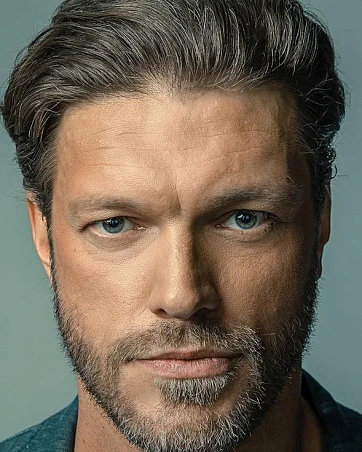 Адам Коуплэнд