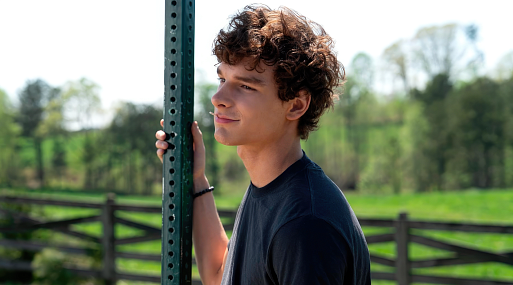 Мэйсон Темз рассказал о работе в мелодраме «Сожалею о тебе»