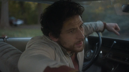 Джош О’Коннор подворовывает в отрывке из «Вдохновителя»