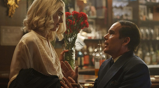 Маргарет Куолли и Итан Хоук на первом кадре «Голубой луны»