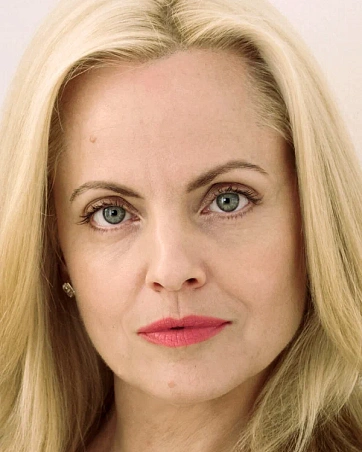 Мена Сувари