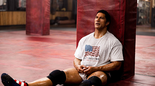 «Крушащая машина»: Бенни Сэфди и Дуэйн Джонсон разбирают байопик на запчасти