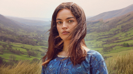 Фильм «Эмили»: признание в любви от поклонницы и превосходный актёрский перформанс Эммы Маккей