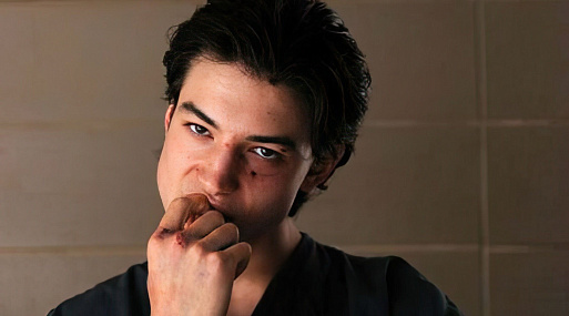 Эзра Миллер сыграет в вампирском фильме режиссёра «Что-то не так с Кевином»