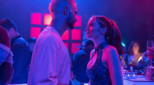 Зои Дойч отчаянно хочет славы в тизере фильма «Не в порядке»