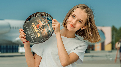 Виталия Корниенко приступила к съёмкам фильма «Одна дома. Великолепная пятёрка»