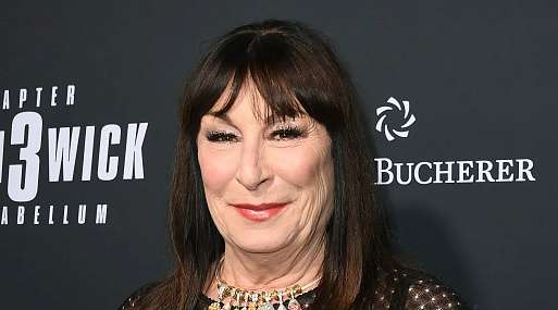 Анжелика Хьюстон и Люси Хейл снимутся в хорроре от режиссёра «Ганнибала»