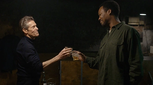 Уиллем Дефо и Кори Хокинс в трейлере психологического триллера «Мужчина у меня в подвале»