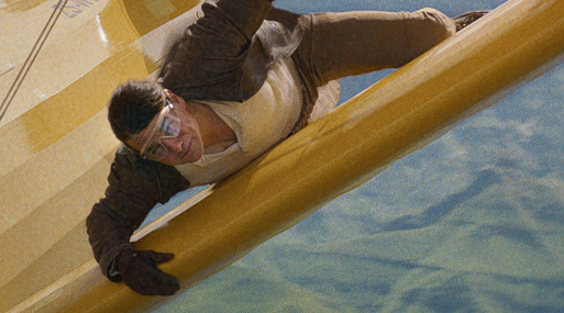 Том Круз держится за воздух на новых кадрах «Миссии: невыполнима»