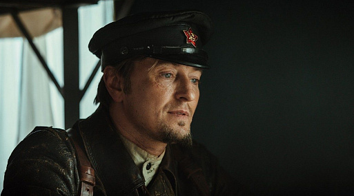 Сергей Безруков нарывается на неприятности во фрагменте из фильма «Бендер: Начало»