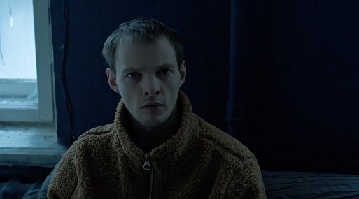 На Okko выйдет мрачный сериал «Аксеньев» об экстрасенсе без памяти