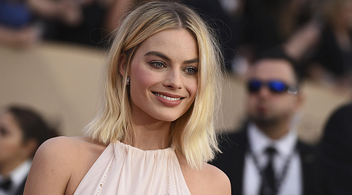 Марго Робби импровизировала поцелуй с Брэдом Питтом для фильма «Вавилон»