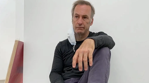 Боб Оденкёрк мается от скуки на локдауне в трейлере фильма «Жизнь вверх дном»