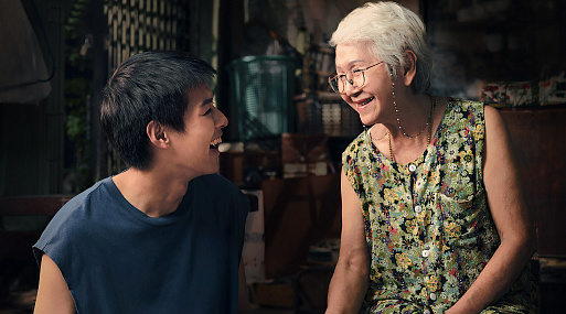 Вышел дублированный трейлер драмы «Бабушка на миллион»