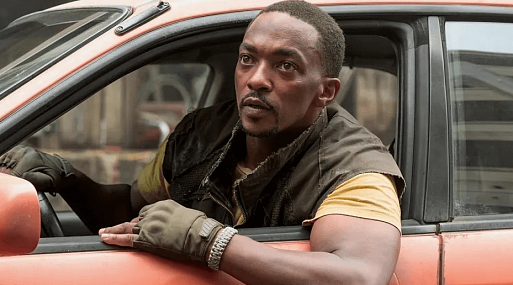 Энтони Маки доставляет посылку в трейлере сериала «Cкрежет металла»