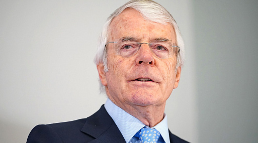 Бывший премьер-министр Великобритании Джон Мейджор снова раскритиковал «Корону»