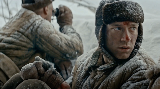 Красноармеец Юрий Борисов пытается выбраться из немецкой засады в трейлере фильма «Красный призрак»