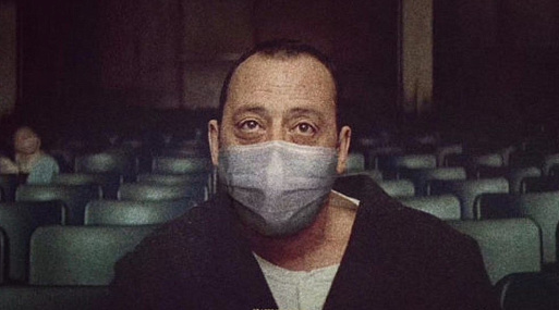 Россиян обяжут посещать кинотеатры в защитных масках и перчатках