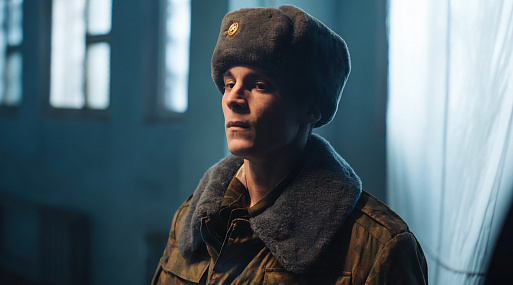 Иван Янковский на постере сериала «Аутсорс»