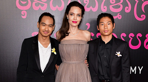 Над фильмом Анджелины Джоли «Без крови» работали её сыновья Пакс и Мэддокс