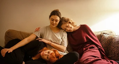 Элизабет Олсен, Наташа Лионн и Кэрри Кун в трейлере драмы «Его три дочери»