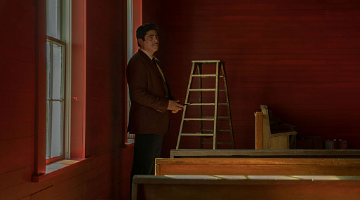 Бенисио Дель Торо расследует убийство в трейлере «Рептилии»