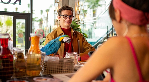 Гарик Харламов озвучил попугая Кешу в фильме с Никитой Кологривым