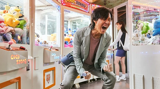 Вербовщик предлагает сыграть в игру в новом тизере «Игры в кальмара»