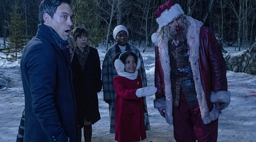 Дэвид Харбор уплетает пряник на постере криминальной комедии «Жестокая ночь»