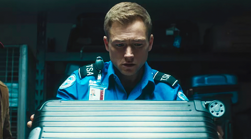 Тэрон Эджертон и Джейсон Бейтман на кадрах боевика Carry-On