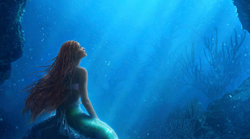 Disney показал красочный постер фильма «Русалочка» с Холли Бэйли
