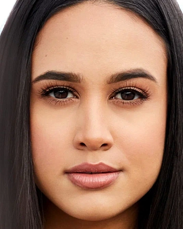 Эмили Тоста